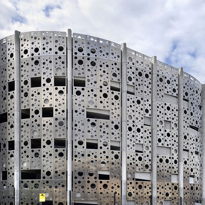 Panel de pared de aluminio perforado de 3 mm PVDF Revestimiento personalizado para la decoración de edificios