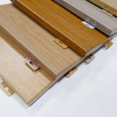 Revestimiento de paredes de color sólido Interior / exterior Arquitectónico paneles de aluminio de grano de madera