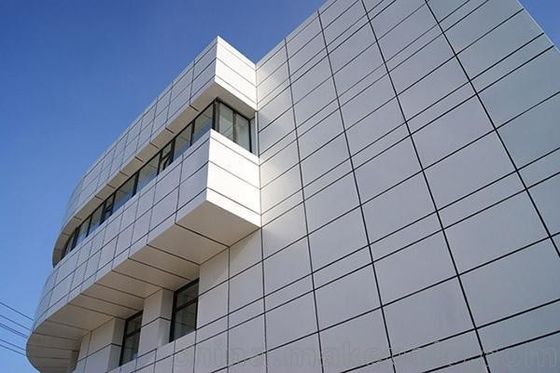 Pared de cortina metálica cortada por láser de aluminio veneer panel de construcción fachada